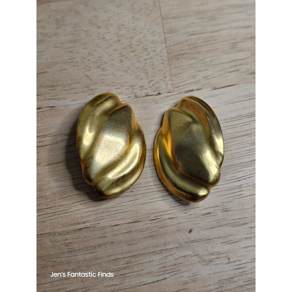1980's Brushed Gold Runway Couture Clip Earrings - Picture 1 of 3